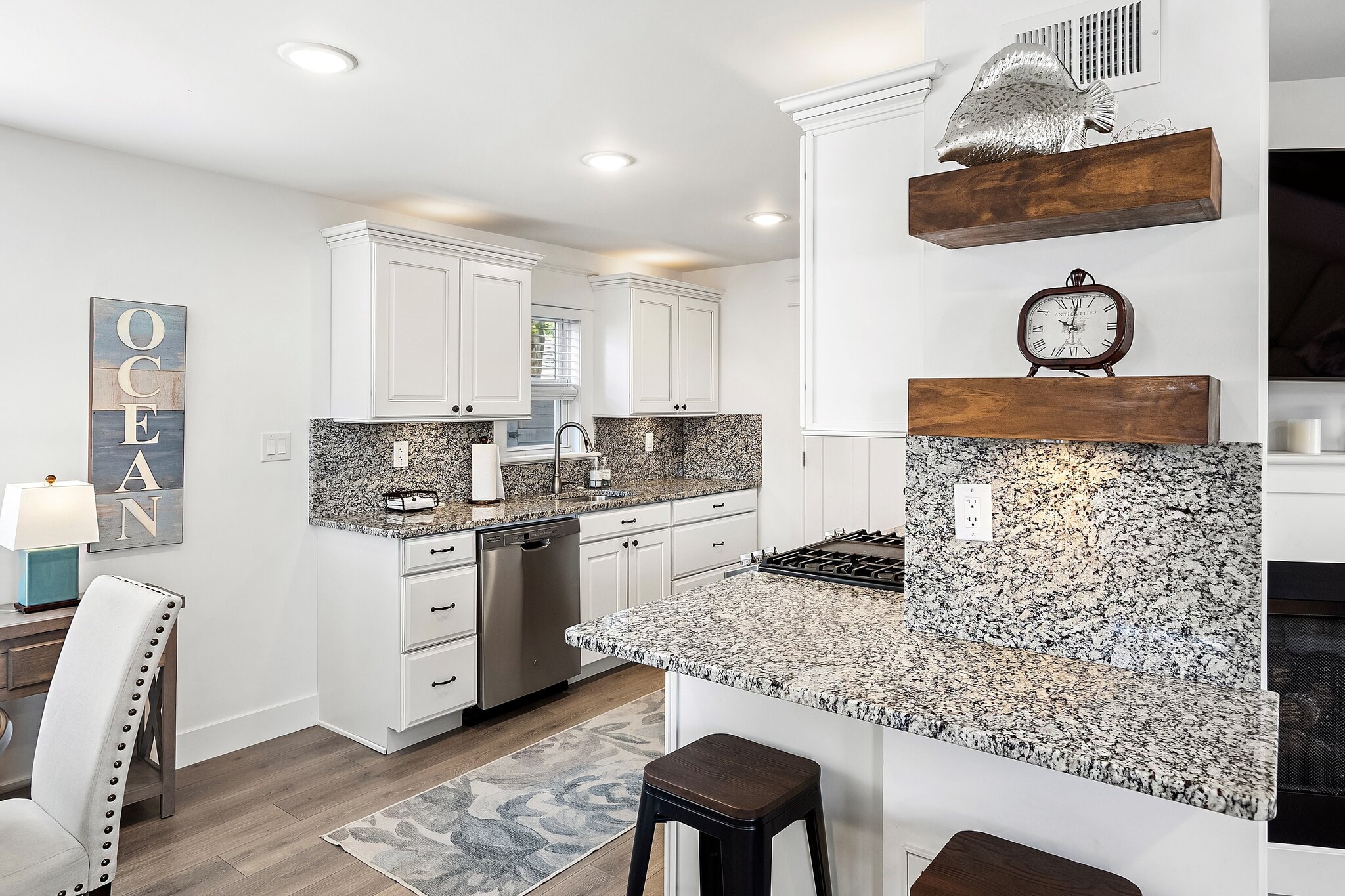 Kitchen - 205 10th Ave