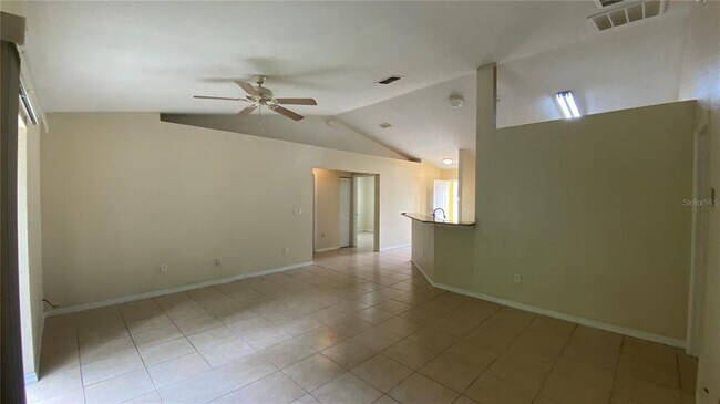 Building Photo - 523 Silver Way Dr