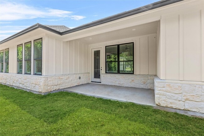 Building Photo - 2318 Progress Dr