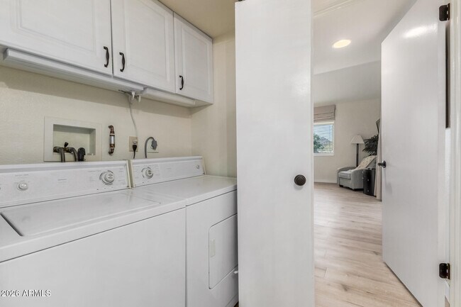 Building Photo - 7424 N Vía Camello Del Norte