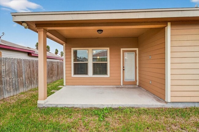 Building Photo - 6905 Anastasia Dr