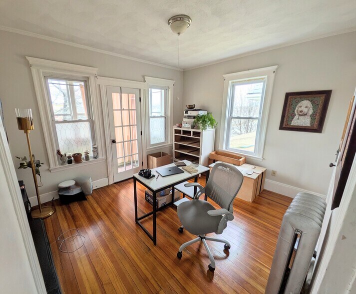 Building Photo - 623 Fellsway