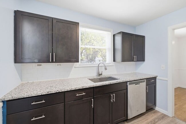 Building Photo - 240 Ridgeway Dr