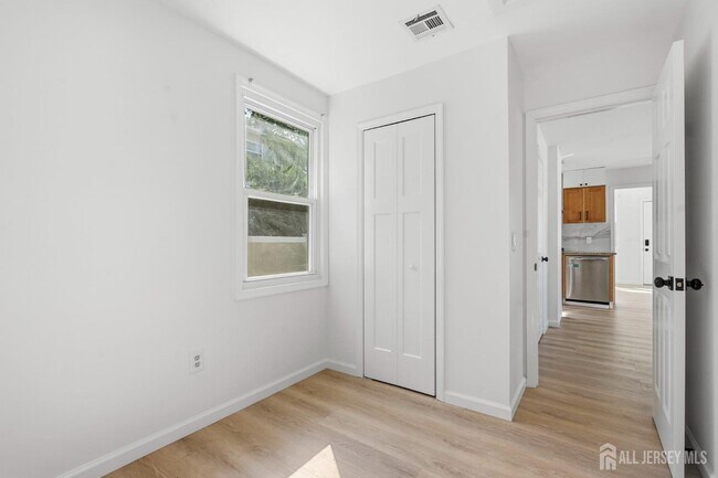 Building Photo - 250 Brookside Ave