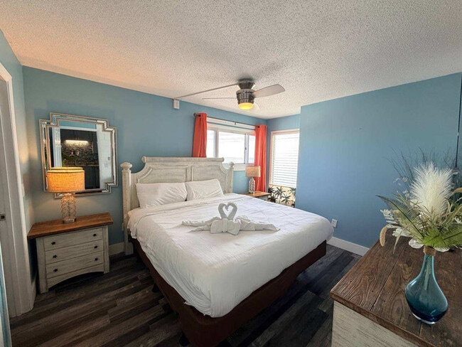 Building Photo - 8743 Thomas Dr