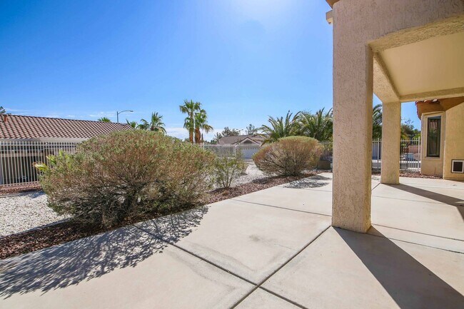 Building Photo - Sun City Summerlin - Golf Course Community...