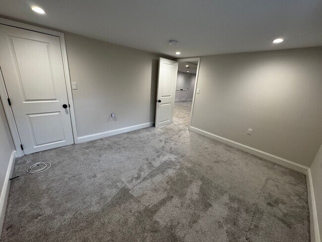 Building Photo - RENOVATED EXPANSIVE 5BD 4BA BRIGHTWOOD HOME