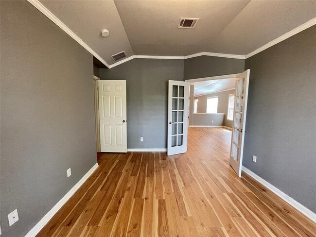 Building Photo - 600 Lakemont Dr