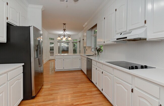 Building Photo - 801 Brightwood Ln
