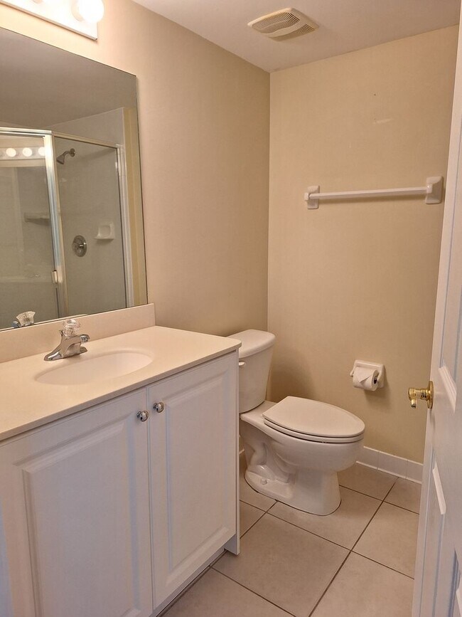 Building Photo - 3BR 3BA Bouchelle Island Condo!