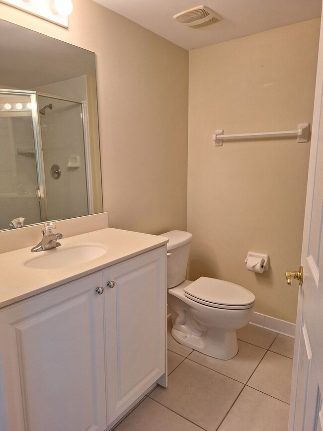 Building Photo - 3BR 3BA plus Garage- Bouchelle Island Condo!