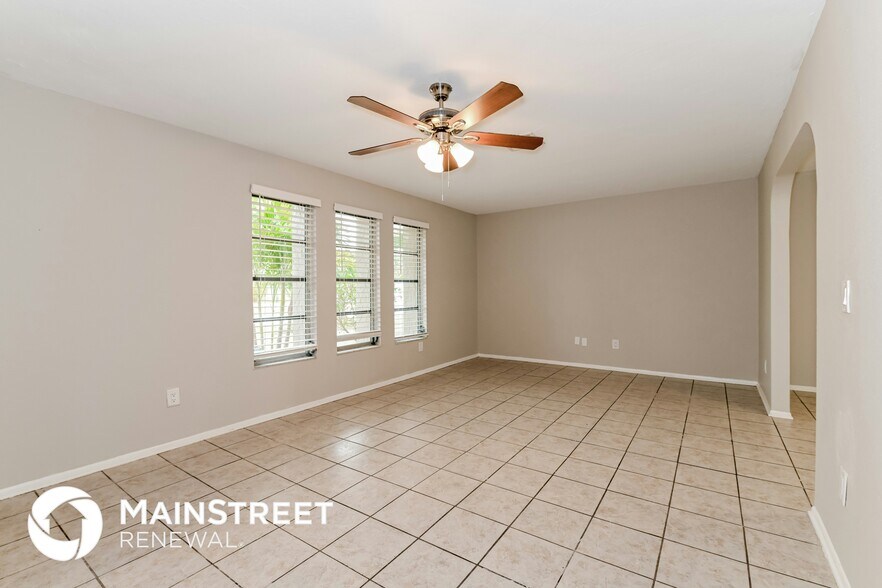 Building Photo - 1060 SE 20th Ct