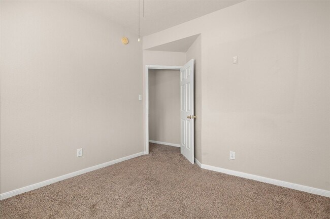 Building Photo - 3715 Crescent Dr