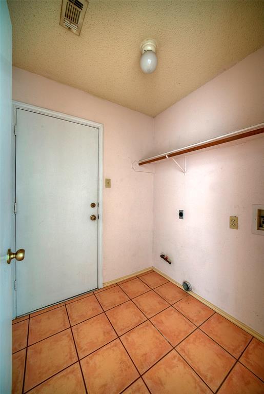 Building Photo - 14400 Levering St