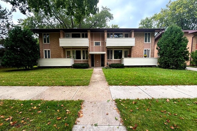Building Photo - 2402 Fremont Ave