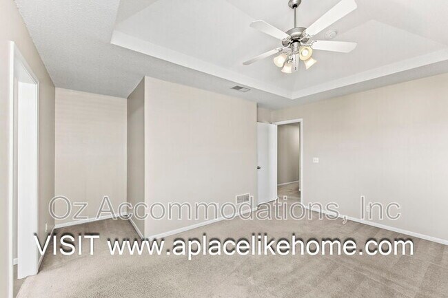 Building Photo - 2216 SW Rambling Vine Rd