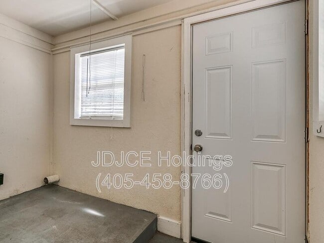 Building Photo - 422 Wilson Dr