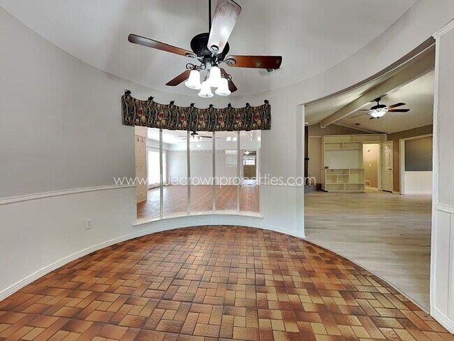 Building Photo - 1804 Mercedes Pl