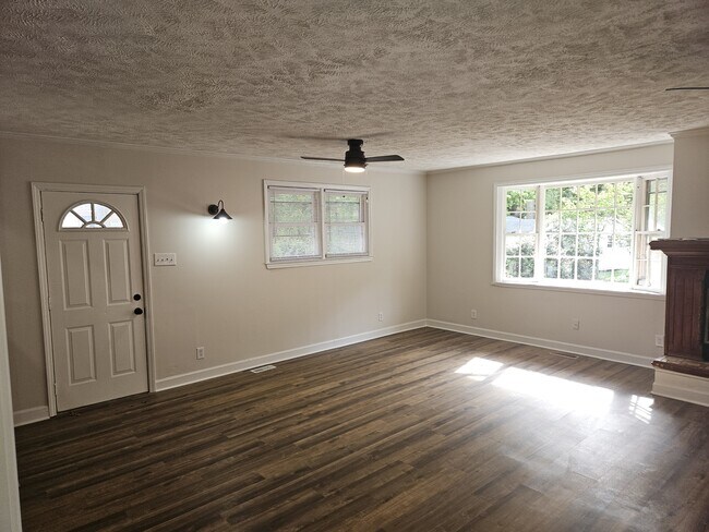 Building Photo - 853 Shannon Dr