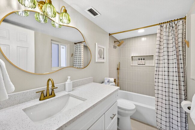 Building Photo - 153 Vista Hermosa Cir