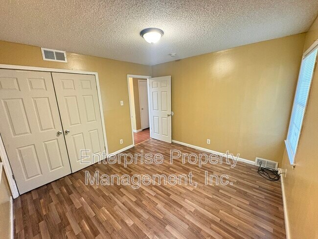 Building Photo - 3182 Casann Cove