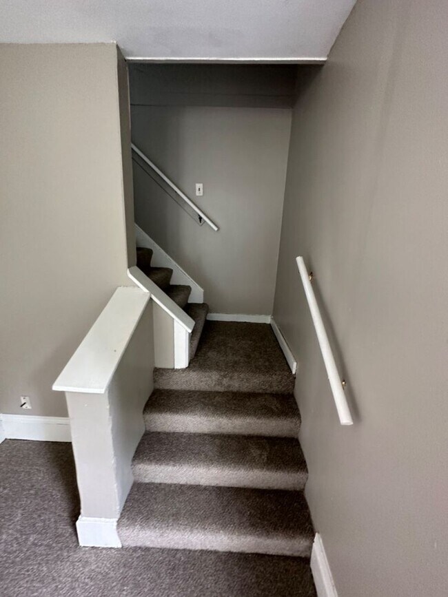 Building Photo - Single Family Home