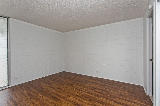 Building Photo - Haiku Hale - 3 bedroom, 2 bathroom, 1 park...