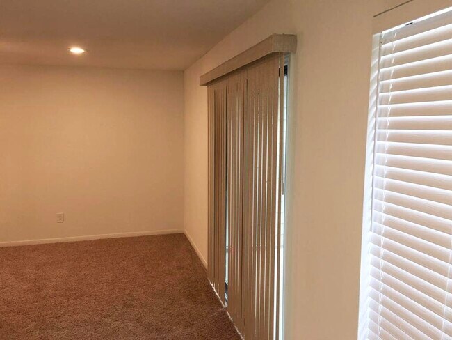 Building Photo - 16111 Aspenglen Dr