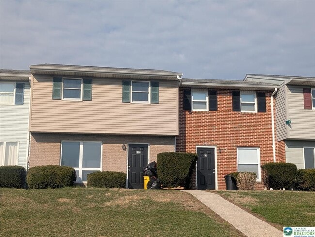 Primary Photo - 97 E Hillcrest Ln