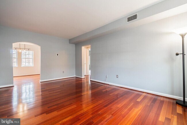 Building Photo - 1713 N Troy St