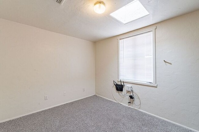 Building Photo - 3118 N Santa Rita Ave