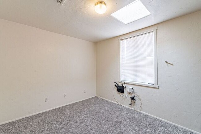 Building Photo - Centrally Located 4-Bed, 2-Bath Tucson Rental – Near U of A