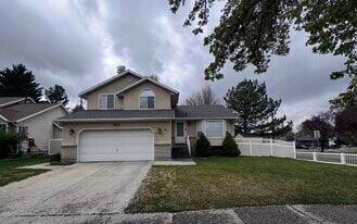 Building Photo - 8004 S Old Barn Dr