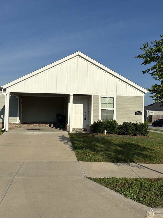Building Photo - 591 N Cresswell Dr