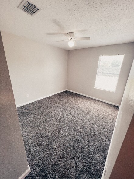 Building Photo - 243 Meadowcrest Dr