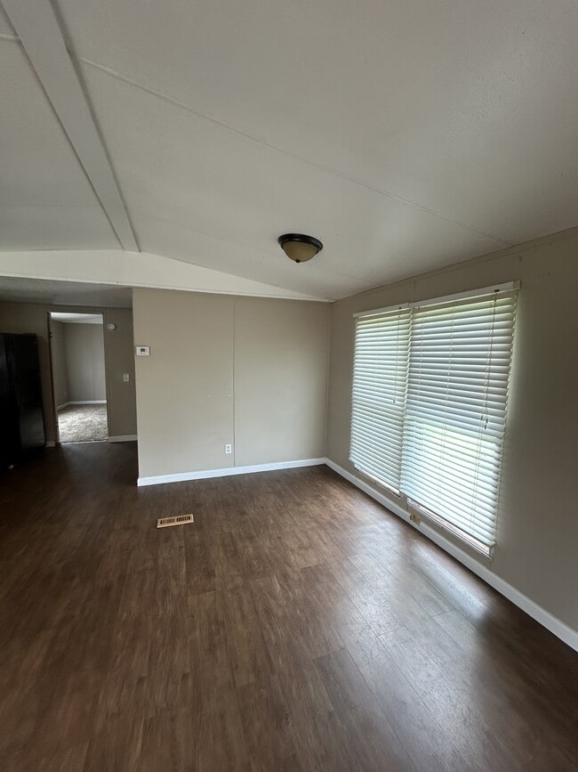 Building Photo - 313 Belew St