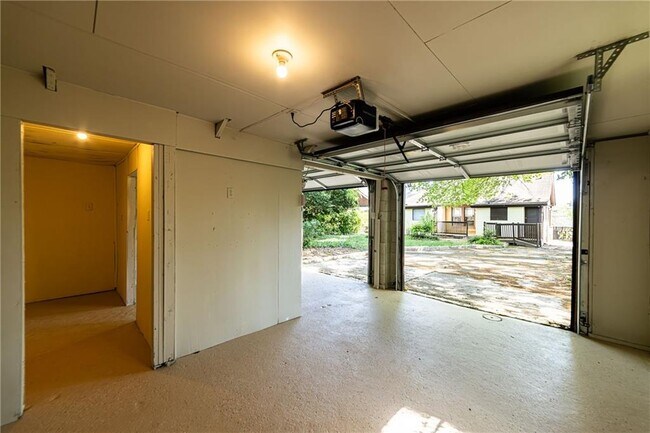Building Photo - 1029 Katherwood Dr SW