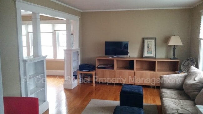 Building Photo - 14 Hosmer St
