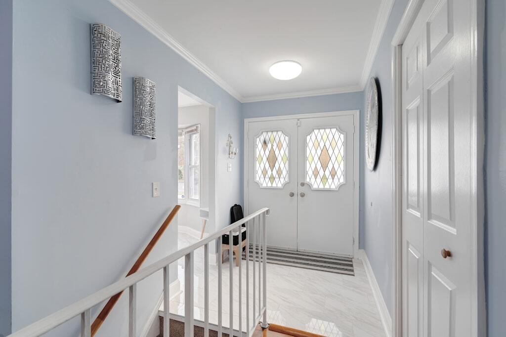 Entrance - 900 E Tantallon Dr