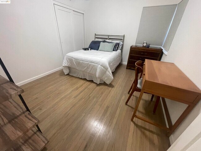 Building Photo - 1248 Hale Dr