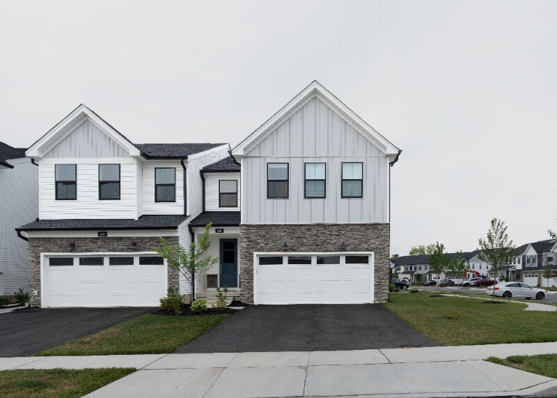 Building Photo - 240 Lilac St