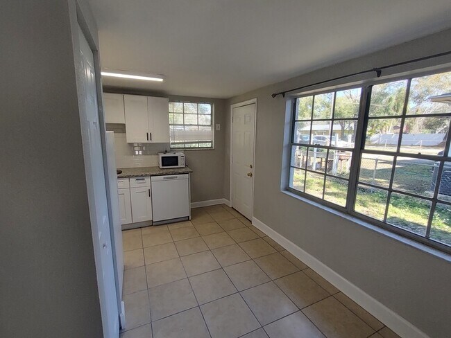 Building Photo - 3010 E Idlewild Ave