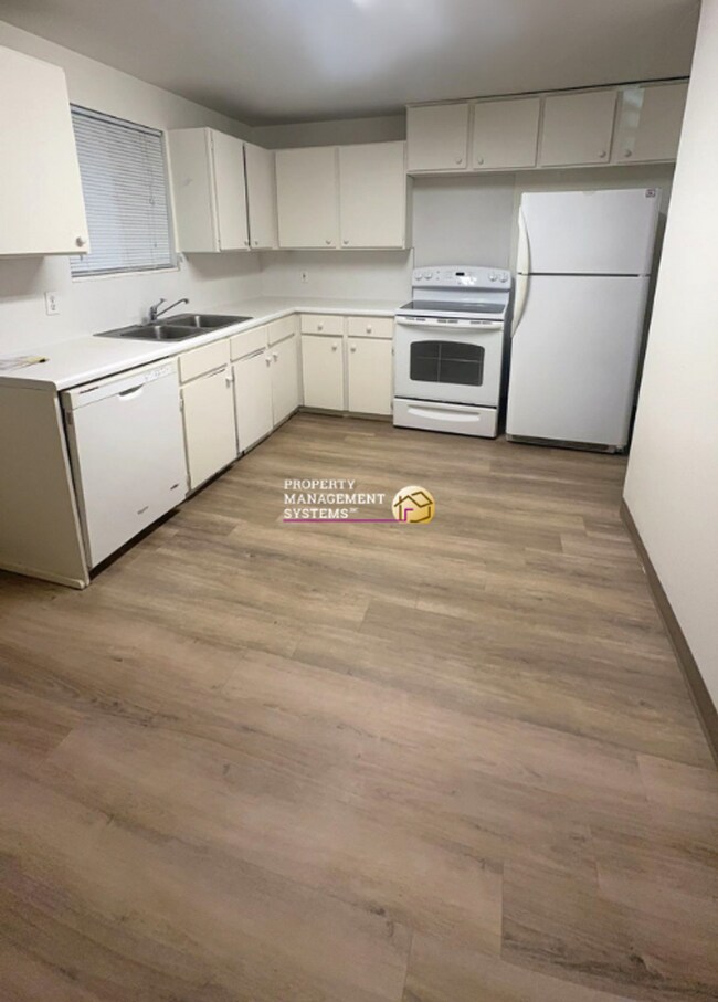 Building Photo - 824-826-826 WhiteMaple Way