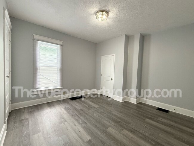 Building Photo - Remodeled 3 Bed, 2 Bath Home with Luxuriou...