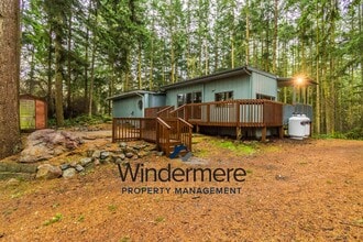 Building Photo - Private 2 bed 2 bath home