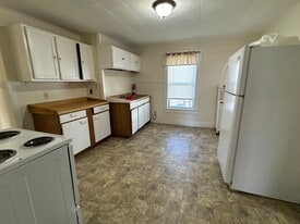 Building Photo - 190 Main St