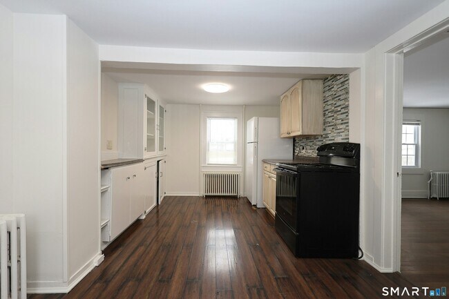 Building Photo - 48 W Branchville Rd