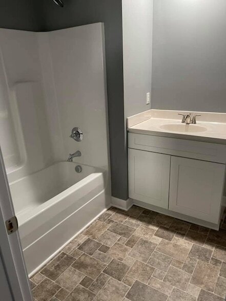 Building Photo - 130 S Main St