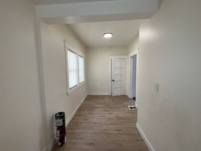 Building Photo - 3 bedroom 1.5 bath Single Family Home | CMHA Section 8 and EDEN Welcomed