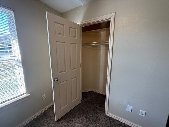 Building Photo - 245 Graystone Cir